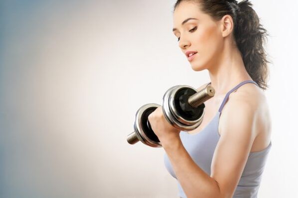 Physical exercises with dumbbells will help you lose 5 kg in 7 days
